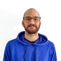 Tomás
